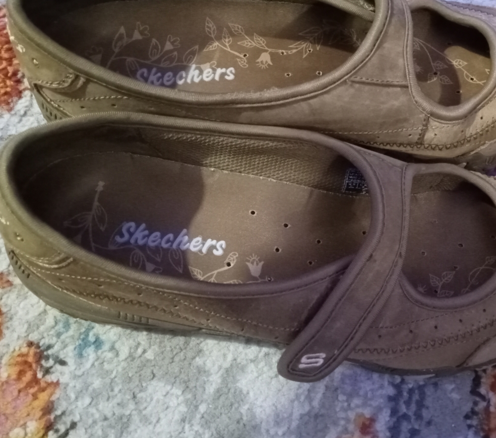 Beige ~ SKECHERS ☆ shoes...